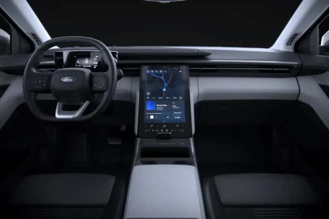 Ford Explorer (2026) thumbnail 3