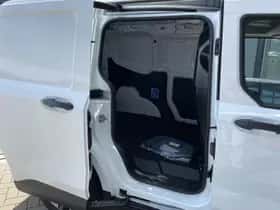 Ford E-Transit Courier (2026) thumbnail 24