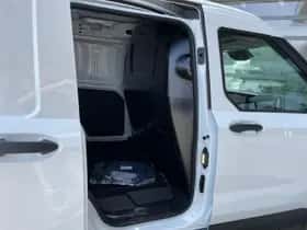 Ford E-Transit Courier (2026) thumbnail 25