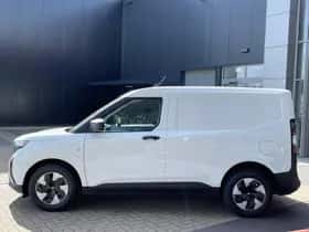 Ford E-Transit Courier (2026) thumbnail 6