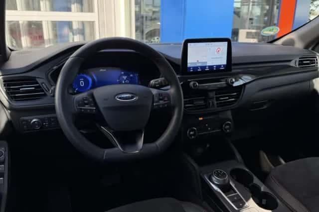 Ford Kuga (2022) thumbnail 2