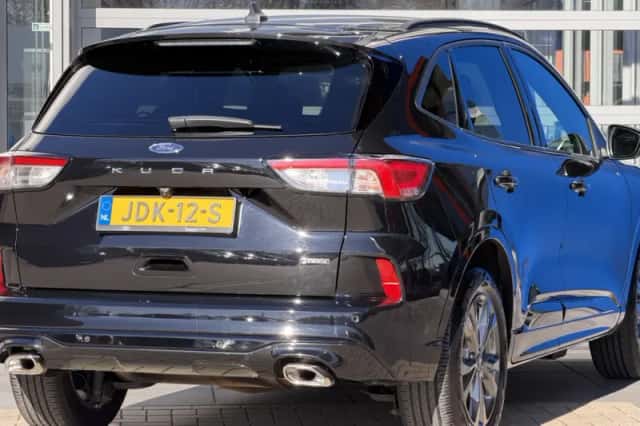 Ford Kuga (2022) thumbnail 3