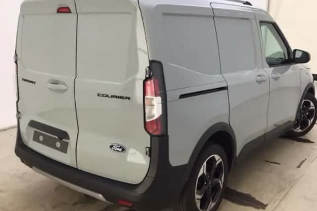 Ford Transit Courier (2023) thumbnail 3