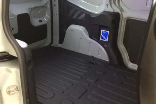 Ford Transit Courier (2023) thumbnail 5