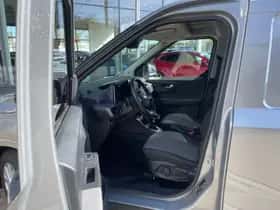 Ford Transit Courier (2023) thumbnail 4