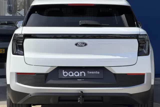 Ford Explorer (2026) thumbnail 5