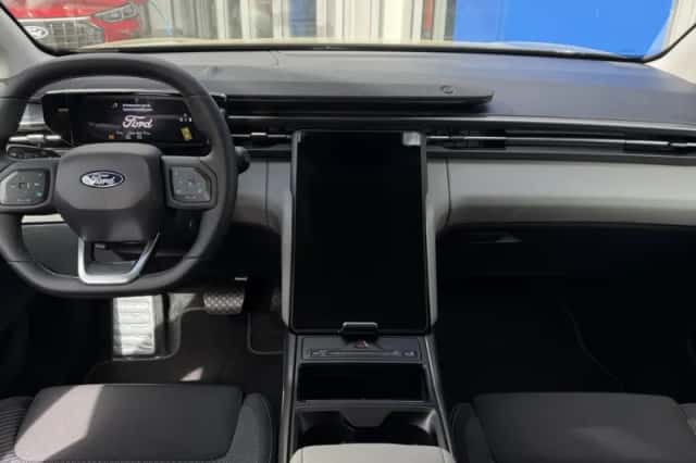 Ford Explorer (2025) thumbnail 2