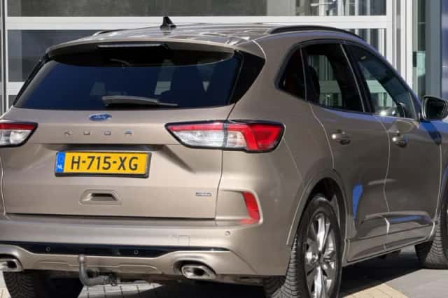 Ford Kuga (2020) thumbnail 3
