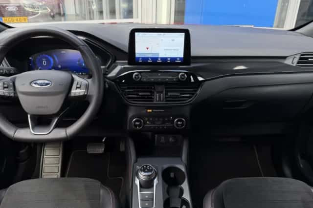 Ford Kuga (2022) thumbnail 2