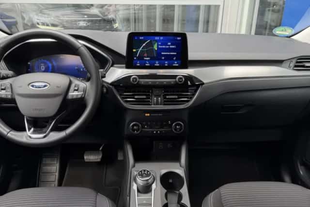 Ford Kuga (2022) thumbnail 2