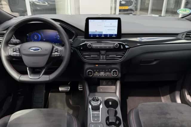 Ford Kuga (2022) thumbnail 2