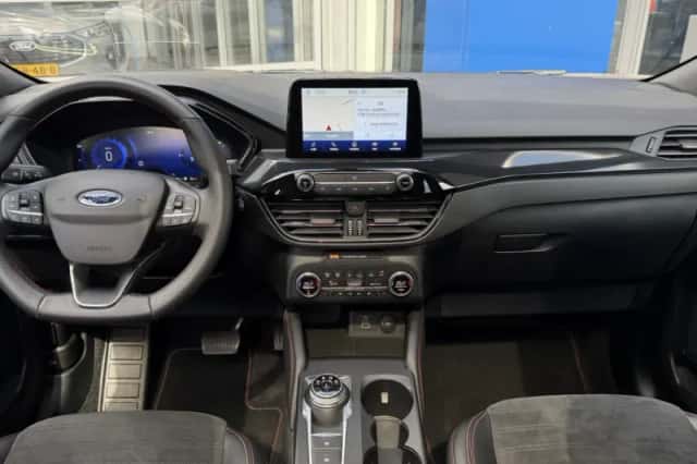 Ford Kuga (2022) thumbnail 2