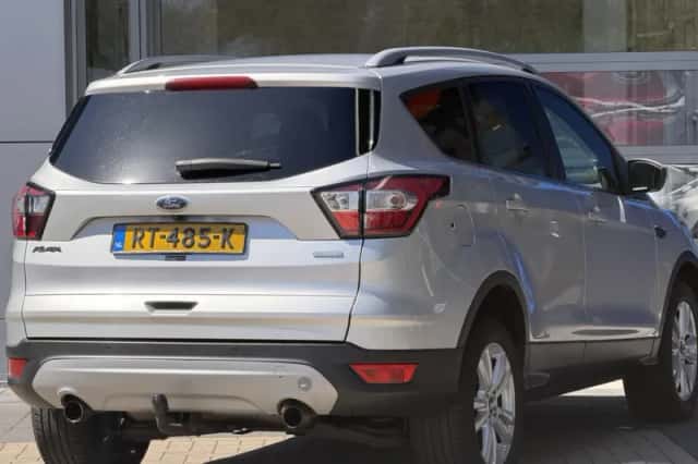 Ford Kuga (2018) thumbnail 3