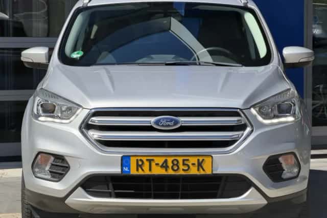 Ford Kuga (2018) thumbnail 4