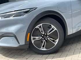 Ford Mustang Mach-E (2026) thumbnail 6