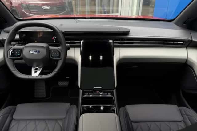 Ford Capri (2025) thumbnail 2