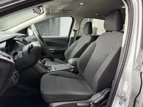 Ford Kuga (2017) thumbnail 4