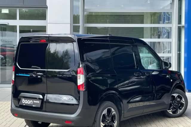Ford E-Transit Courier (2026) thumbnail 2