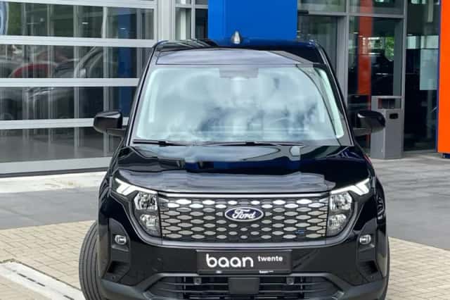 Ford E-Transit Courier (2026) thumbnail 3