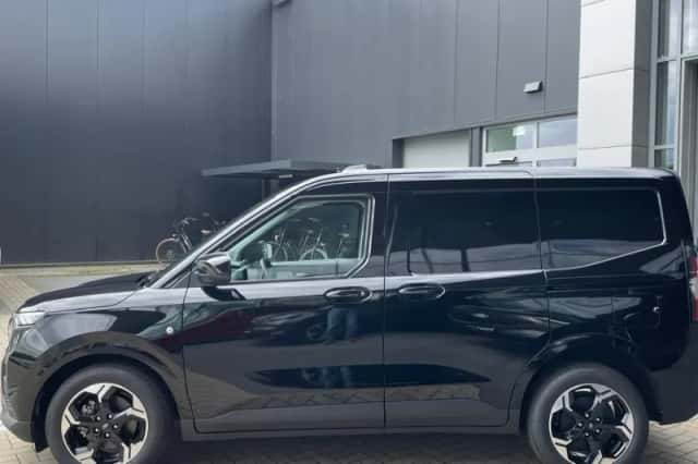 Ford E-Transit Courier (2026) thumbnail 5