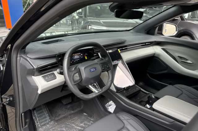 Ford Capri (2026) thumbnail 2