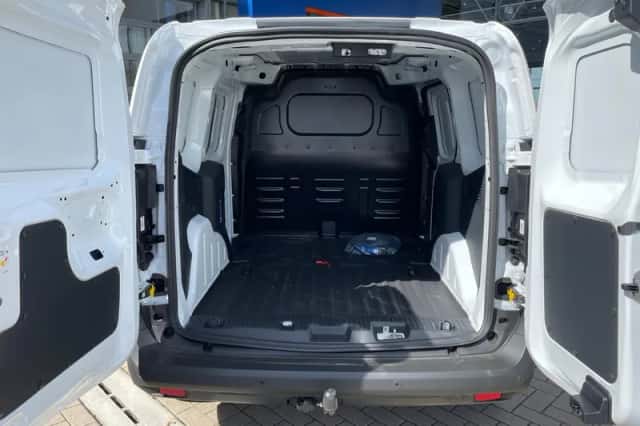 Ford E-Transit Courier (2026) thumbnail 22