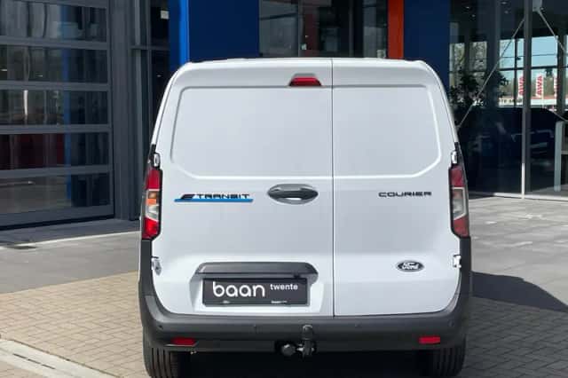 Ford E-Transit Courier (2026) thumbnail 7