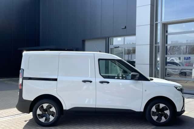 Ford E-Transit Courier (2026) thumbnail 8