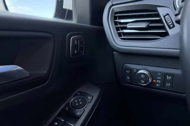 Ford Kuga (2022) thumbnail 11