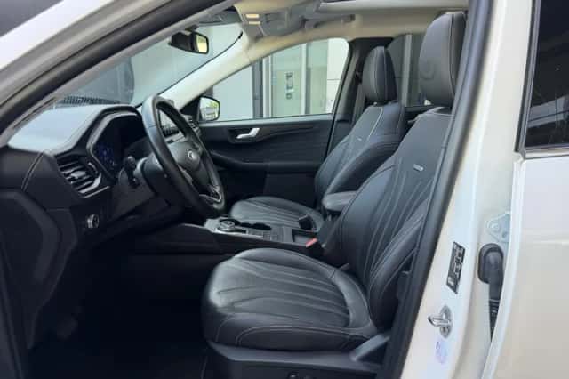 Ford Kuga (2022) thumbnail 4
