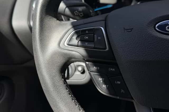 Ford Kuga (2018) thumbnail 17