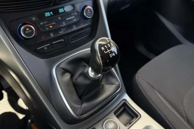 Ford Kuga (2018) thumbnail 22