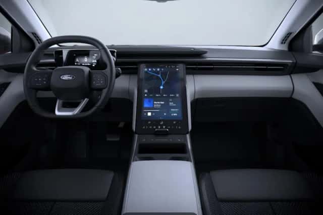 Ford Explorer (2026) thumbnail 3