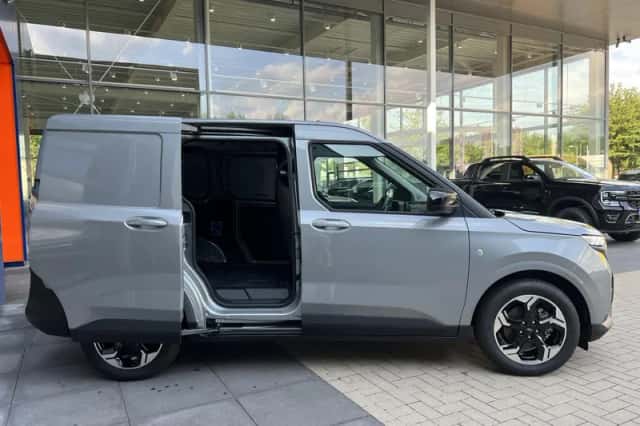 Ford Transit Courier (2026) thumbnail 4