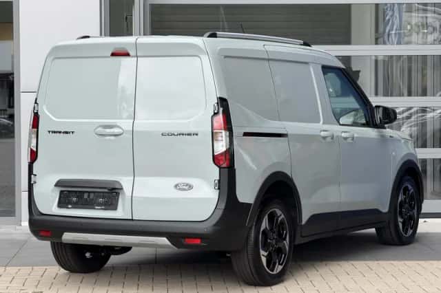Ford Transit Courier (2023) thumbnail 3