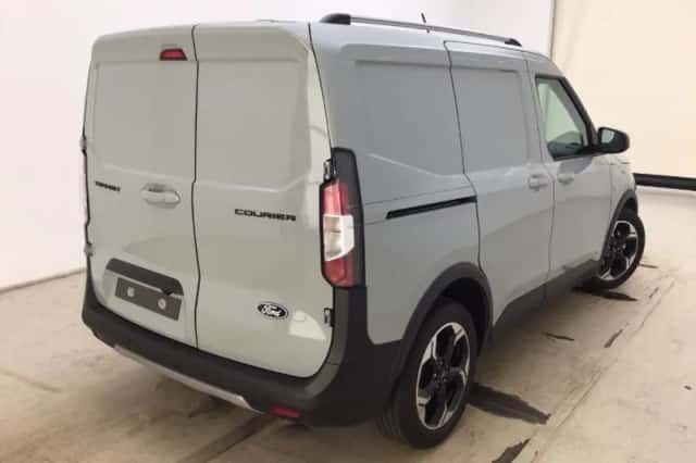 Ford Transit Courier (2023) thumbnail 3