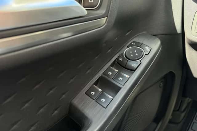 Ford Kuga (2020) thumbnail 17