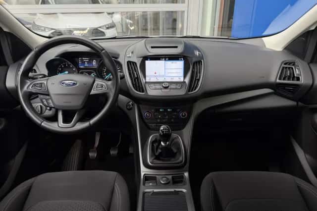 Ford Kuga (2017) thumbnail 2