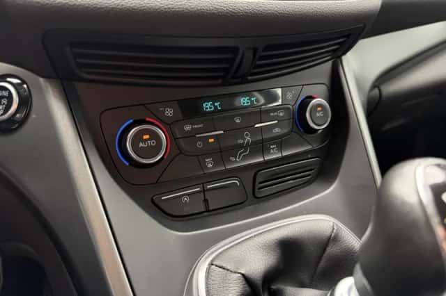 Ford Kuga (2017) thumbnail 22