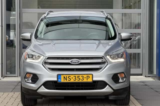 Ford Kuga (2017) thumbnail 4