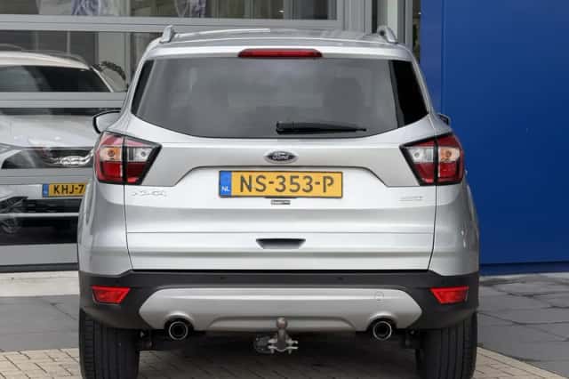 Ford Kuga (2017) thumbnail 5