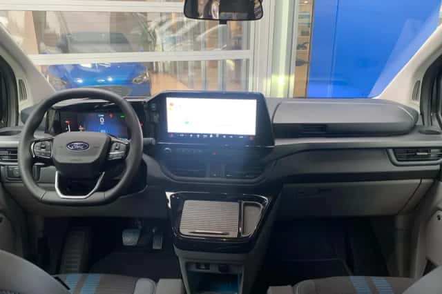 Ford Tourneo Custom (2025) thumbnail 2