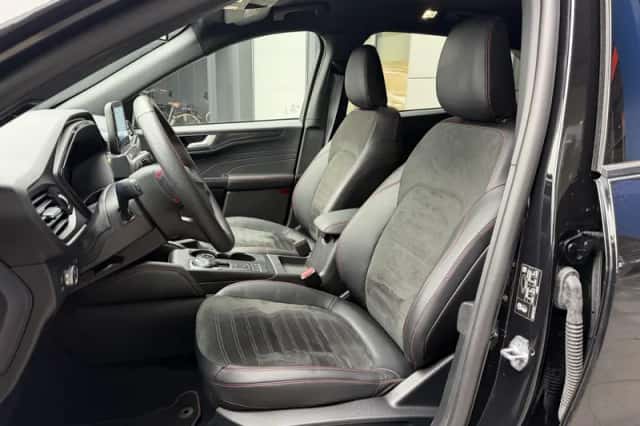 Ford Kuga (2023) thumbnail 15