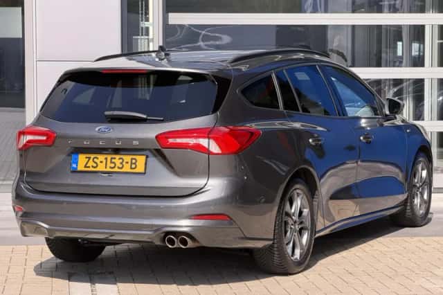 Ford Focus (2019) thumbnail 3