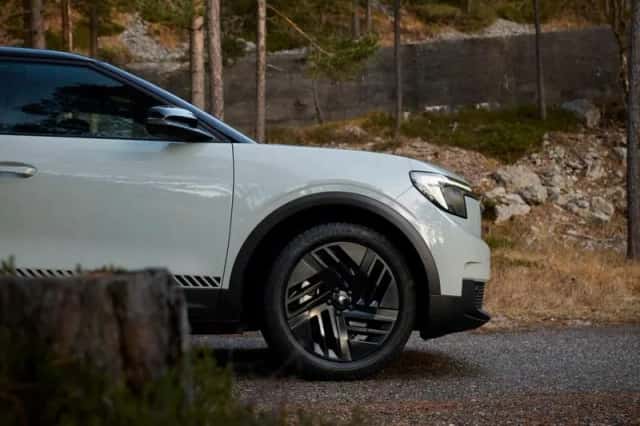Ford Explorer (2026) thumbnail 3