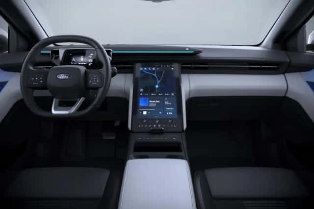 Ford Explorer (2026) thumbnail 3