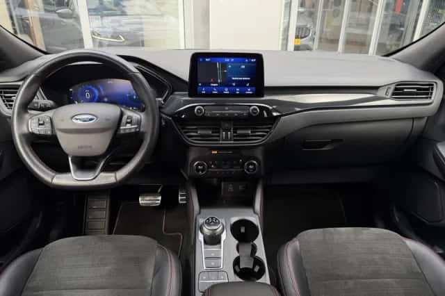 Ford Kuga (2022) thumbnail 2