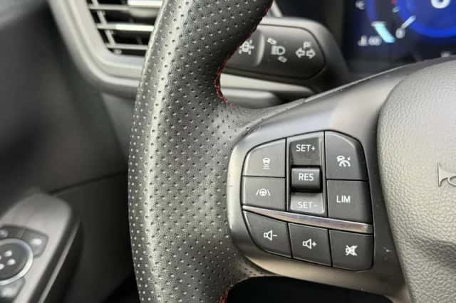 Ford Kuga (2022) thumbnail 23