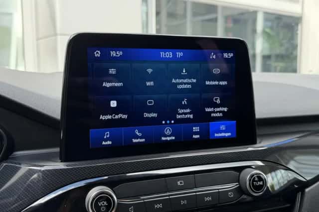 Ford Kuga (2022) thumbnail 38