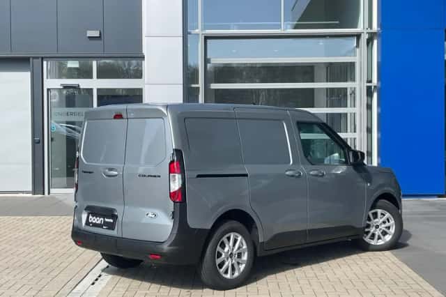 Ford Transit Courier (2023) thumbnail 2